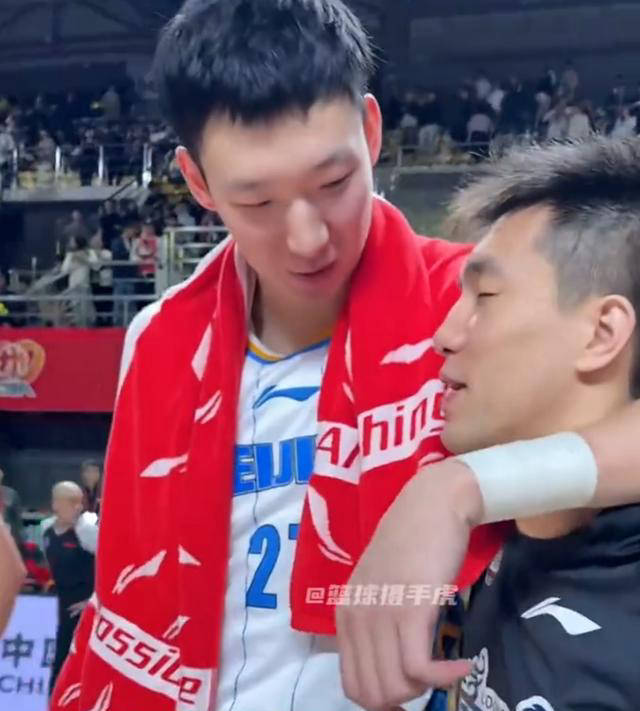 国足球在软